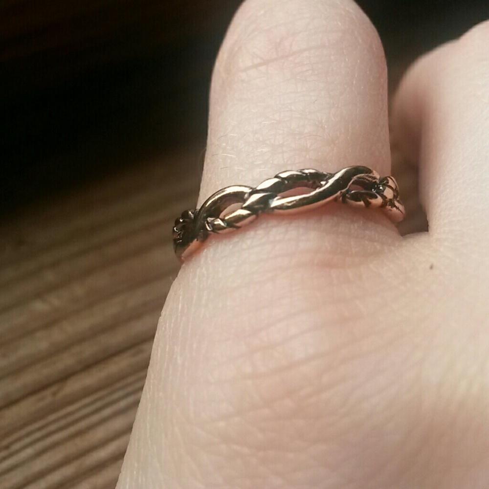 *NWOT* Gold Infinity Ring